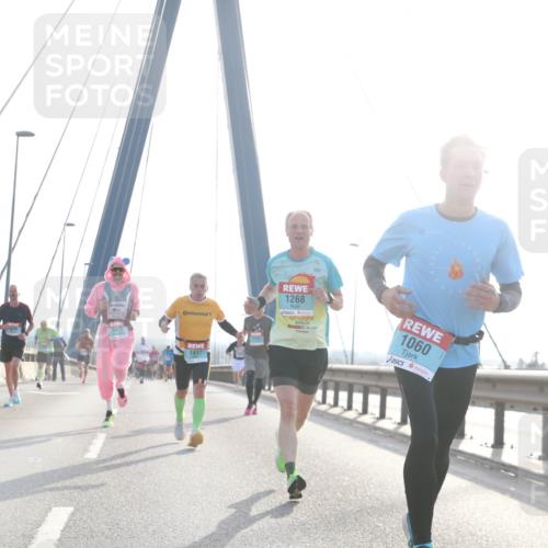 03.10.2024 - Köhlbrandbrückenlauf Jannik Wohlers http://msf.ph/oto/7213410 03.10.2024 09:21:39 Position 1 1763, 1478, 1268, 1417, 1060 meine-sportfotos.de