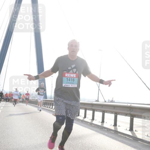 03.10.2024 - Köhlbrandbrückenlauf Jannik Wohlers http://msf.ph/oto/7213773 03.10.2024 09:21:43 Position 1 1416 meine-sportfotos.de