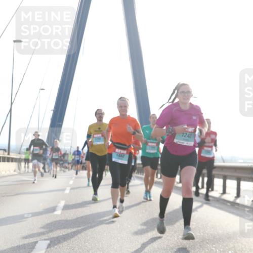 03.10.2024 - Köhlbrandbrückenlauf Jannik Wohlers http://msf.ph/oto/7214215 03.10.2024 09:21:54 Position 1 1462, 1242 meine-sportfotos.de