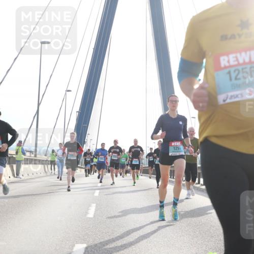 03.10.2024 - Köhlbrandbrückenlauf Jannik Wohlers http://msf.ph/oto/7214774 03.10.2024 09:21:57 Position 1 1185, 1293, 1256 meine-sportfotos.de