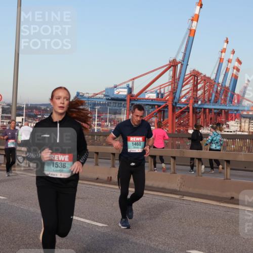 03.10.2024 - Köhlbrandbrückenlauf Matties Gatica Varas http://msf.ph/oto/7215229 03.10.2024 09:38:57 Position 2 500, 1676, 1390, 1538, 1460 meine-sportfotos.de