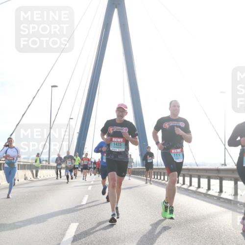 03.10.2024 - Köhlbrandbrückenlauf Jannik Wohlers http://msf.ph/oto/7215248 03.10.2024 09:22:02 Position 1 1433, 1425, 1119, 1229 meine-sportfotos.de