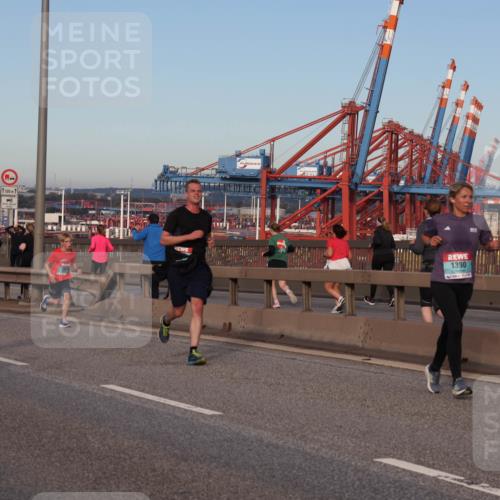 03.10.2024 - Köhlbrandbrückenlauf Matties Gatica Varas http://msf.ph/oto/7215378 03.10.2024 09:39:03 Position 2 1670, 500, 1390 meine-sportfotos.de