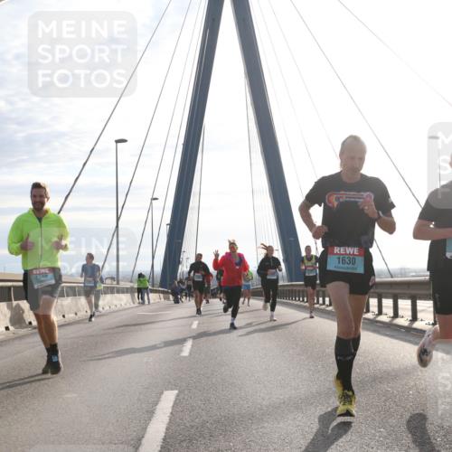 03.10.2024 - Köhlbrandbrückenlauf Jannik Wohlers http://msf.ph/oto/7215418 03.10.2024 09:22:09 Position 1 2875, 1348, 1630 meine-sportfotos.de