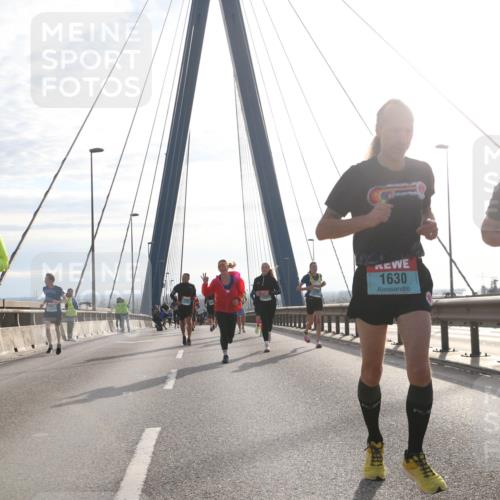 03.10.2024 - Köhlbrandbrückenlauf Jannik Wohlers http://msf.ph/oto/7215440 03.10.2024 09:22:09 Position 1 1348, 1630, 2875 meine-sportfotos.de