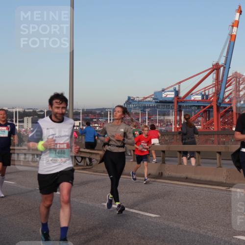 03.10.2024 - Köhlbrandbrückenlauf Matties Gatica Varas http://msf.ph/oto/7215450 03.10.2024 09:39:05 Position 2 1144, 1488 meine-sportfotos.de