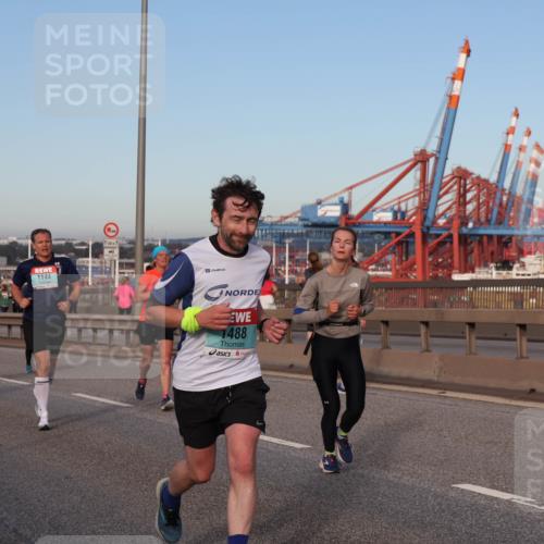 03.10.2024 - Köhlbrandbrückenlauf Matties Gatica Varas http://msf.ph/oto/7215473 03.10.2024 09:39:05 Position 2 500, 1144, 500, 1488 meine-sportfotos.de