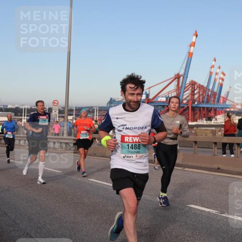 03.10.2024 - Köhlbrandbrückenlauf Matties Gatica Varas http://msf.ph/oto/7215493 03.10.2024 09:39:06 Position 2 1144, 09, 1670, 1488 meine-sportfotos.de
