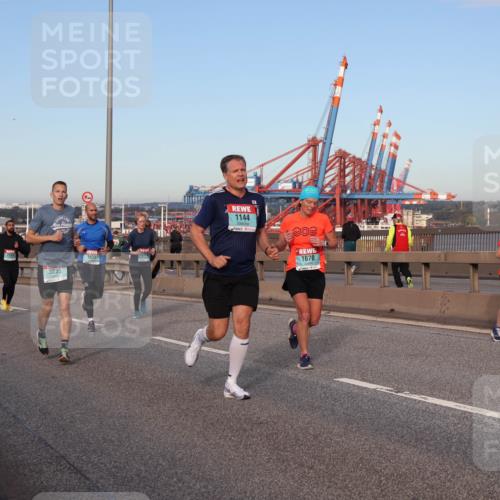 03.10.2024 - Köhlbrandbrückenlauf Matties Gatica Varas http://msf.ph/oto/7215561 03.10.2024 09:39:08 Position 2 3235, 1633, 1144, 1670, 69 meine-sportfotos.de