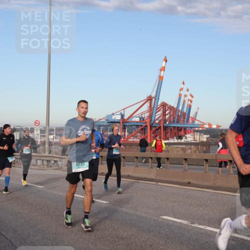 03.10.2024 - Köhlbrandbrückenlauf Matties Gatica Varas http://msf.ph/oto/7215614 03.10.2024 09:39:09 Position 2 2283, 3235, 3, 1951, 1144 meine-sportfotos.de