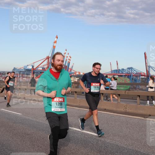 03.10.2024 - Köhlbrandbrückenlauf Matties Gatica Varas http://msf.ph/oto/7215888 03.10.2024 09:39:21 Position 2 1358, 1208, 1976 meine-sportfotos.de