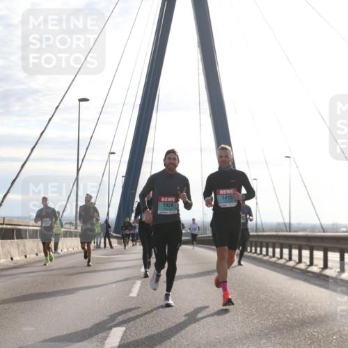 03.10.2024 - Köhlbrandbrückenlauf Jannik Wohlers http://msf.ph/oto/7215998 03.10.2024 09:22:23 Position 1 1026, 1415 meine-sportfotos.de