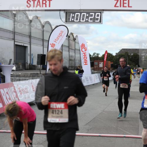 03.10.2024 - Köhlbrandbrückenlauf Fuchs,  Jonas http://msf.ph/oto/7216169 Ziel  meine-sportfotos.de