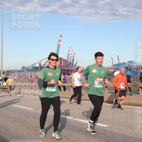 03.10.2024 - Köhlbrandbrückenlauf Matties Gatica Varas http://msf.ph/oto/7216401 03.10.2024 09:39:45 Position 2 1181, 1238, 1299, 1235 meine-sportfotos.de