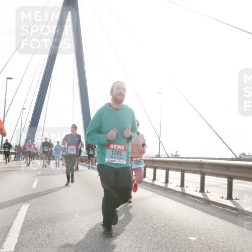 03.10.2024 - Köhlbrandbrückenlauf Jannik Wohlers http://msf.ph/oto/7217628 03.10.2024 09:22:50 Position 1 15, 1667, 1390, 1208, 1325 meine-sportfotos.de