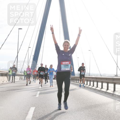 03.10.2024 - Köhlbrandbrückenlauf Jannik Wohlers http://msf.ph/oto/7217678 03.10.2024 09:22:51 Position 1 1390 meine-sportfotos.de
