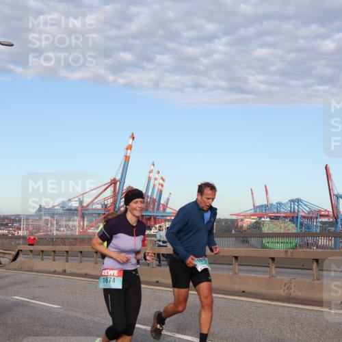 03.10.2024 - Köhlbrandbrückenlauf Matties Gatica Varas http://msf.ph/oto/7217682 03.10.2024 09:40:25 Position 2 2182, 2151, 1674, 1615 meine-sportfotos.de