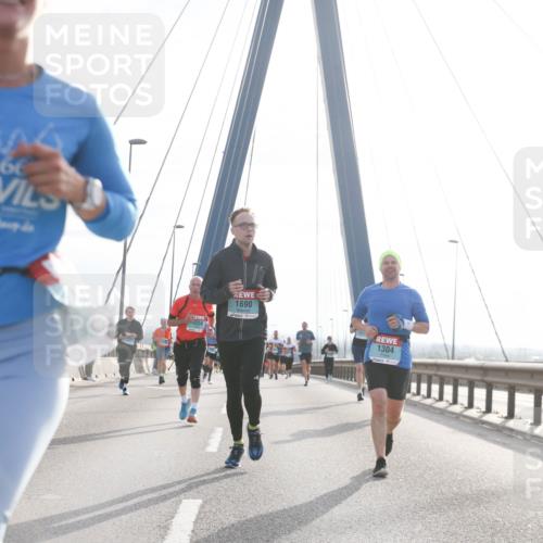 03.10.2024 - Köhlbrandbrückenlauf Jannik Wohlers http://msf.ph/oto/7217820 03.10.2024 09:22:56 Position 1 6, 66, 1690, 1224, 1304 meine-sportfotos.de