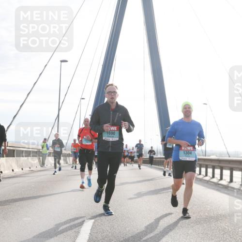 03.10.2024 - Köhlbrandbrückenlauf Jannik Wohlers http://msf.ph/oto/7217843 03.10.2024 09:22:56 Position 1 1400, 1690, 1304 meine-sportfotos.de