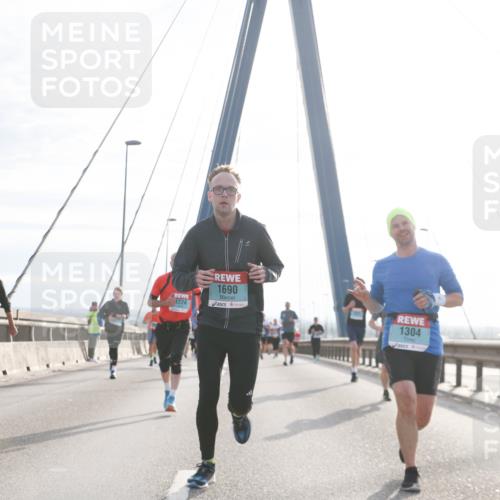 03.10.2024 - Köhlbrandbrückenlauf Jannik Wohlers http://msf.ph/oto/7217860 03.10.2024 09:22:56 Position 1 1224, 1400, 1690, 1304 meine-sportfotos.de