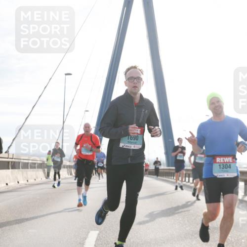 03.10.2024 - Köhlbrandbrückenlauf Jannik Wohlers http://msf.ph/oto/7217878 03.10.2024 09:22:57 Position 1 12, 1690, 1304 meine-sportfotos.de