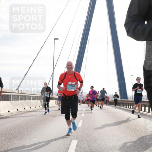 03.10.2024 - Köhlbrandbrückenlauf Jannik Wohlers http://msf.ph/oto/7217906 03.10.2024 09:22:57 Position 1 1224, 169 meine-sportfotos.de
