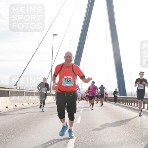 03.10.2024 - Köhlbrandbrückenlauf Jannik Wohlers http://msf.ph/oto/7217918 03.10.2024 09:22:58 Position 1 1224, 1207, 1400 meine-sportfotos.de