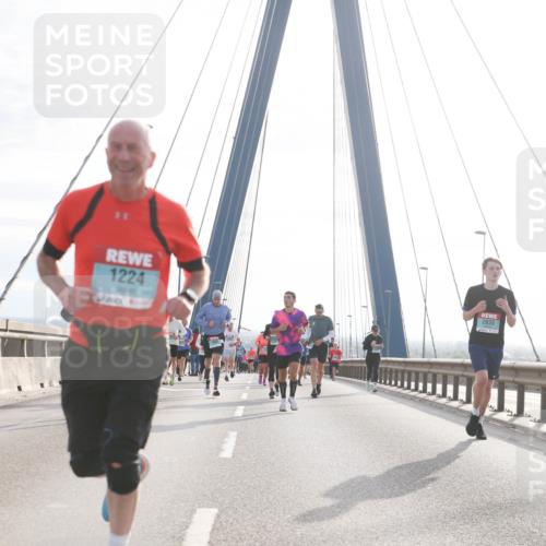 03.10.2024 - Köhlbrandbrückenlauf Jannik Wohlers http://msf.ph/oto/7217938 03.10.2024 09:22:58 Position 1 11, 1224, 2035, 1207 meine-sportfotos.de