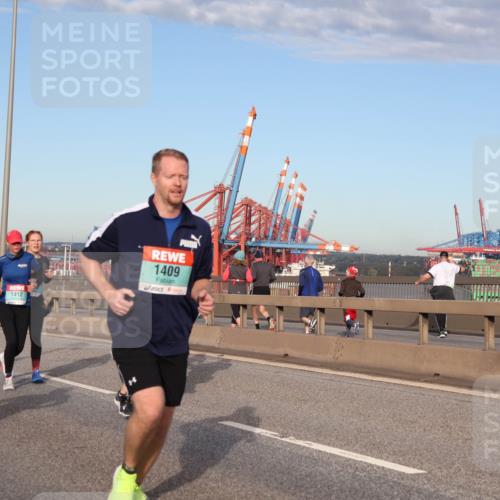 03.10.2024 - Köhlbrandbrückenlauf Matties Gatica Varas http://msf.ph/oto/7218306 03.10.2024 09:40:55 Position 2 1409, 1412 meine-sportfotos.de