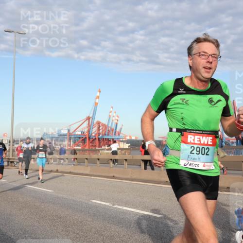 03.10.2024 - Köhlbrandbrückenlauf Matties Gatica Varas http://msf.ph/oto/7218406 03.10.2024 09:40:58 Position 2 1303, 2902 meine-sportfotos.de