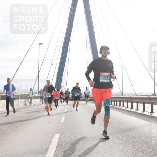 03.10.2024 - Köhlbrandbrückenlauf Jannik Wohlers http://msf.ph/oto/7218530 03.10.2024 09:23:22 Position 1 1264 meine-sportfotos.de