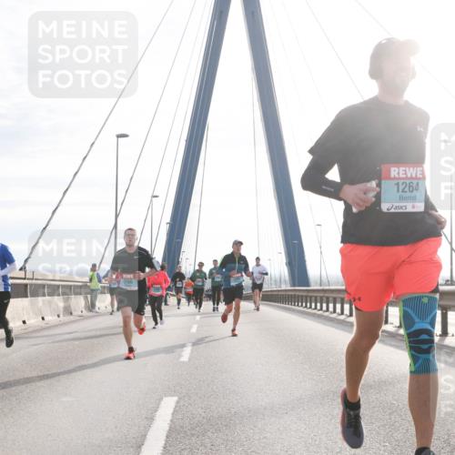 03.10.2024 - Köhlbrandbrückenlauf Jannik Wohlers http://msf.ph/oto/7218543 03.10.2024 09:23:23 Position 1 13, 2186, 1264 meine-sportfotos.de