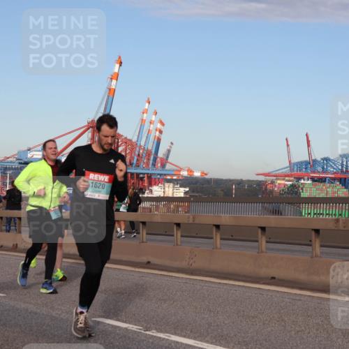 03.10.2024 - Köhlbrandbrückenlauf Matties Gatica Varas http://msf.ph/oto/7218679 03.10.2024 09:41:08 Position 2 2019, 3543, 1620 meine-sportfotos.de