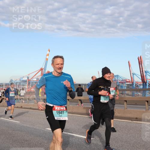 03.10.2024 - Köhlbrandbrückenlauf Matties Gatica Varas http://msf.ph/oto/7219501 03.10.2024 09:41:44 Position 2 1541, 1283, 446 meine-sportfotos.de