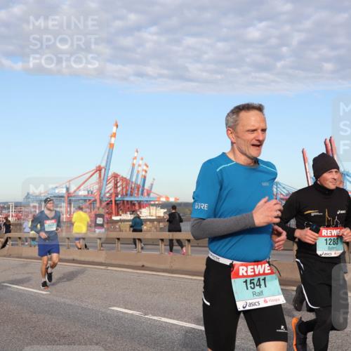 03.10.2024 - Köhlbrandbrückenlauf Matties Gatica Varas http://msf.ph/oto/7219512 03.10.2024 09:41:45 Position 2 1101, 106, 110, 6, 1541, 1283 meine-sportfotos.de