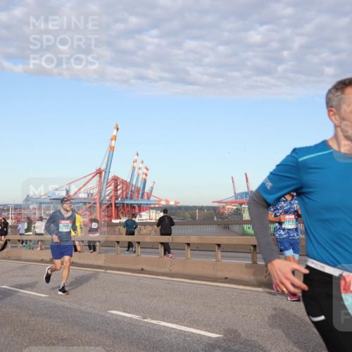 03.10.2024 - Köhlbrandbrückenlauf Matties Gatica Varas http://msf.ph/oto/7219527 03.10.2024 09:41:45 Position 2 1101, 1062, 1649, 1513, 1541 meine-sportfotos.de