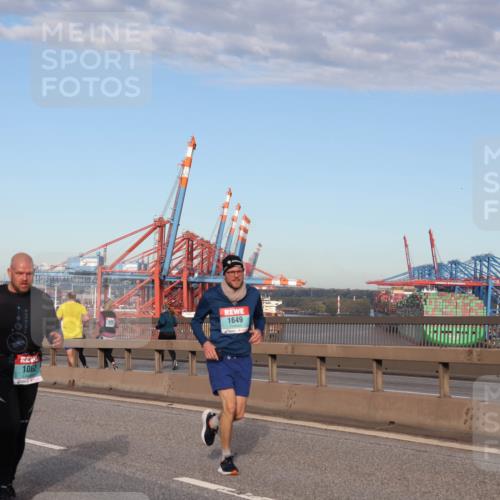 03.10.2024 - Köhlbrandbrückenlauf Matties Gatica Varas http://msf.ph/oto/7219538 03.10.2024 09:41:46 Position 2 16, 1101, 1062, 1649 meine-sportfotos.de