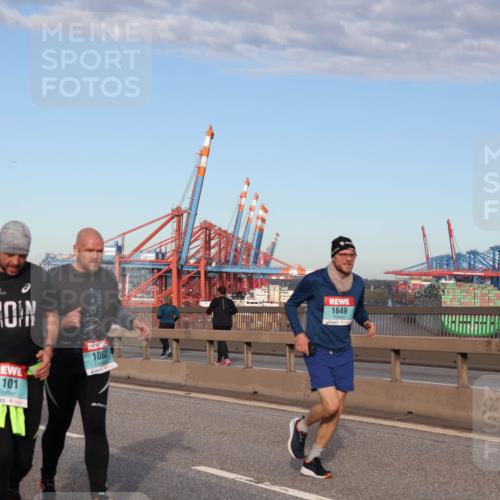 03.10.2024 - Köhlbrandbrückenlauf Matties Gatica Varas http://msf.ph/oto/7219568 03.10.2024 09:41:46 Position 2 7843, 1649, 1101, 1062 meine-sportfotos.de