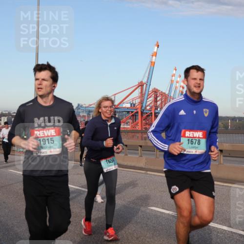 03.10.2024 - Köhlbrandbrückenlauf Matties Gatica Varas http://msf.ph/oto/7219666 03.10.2024 09:41:49 Position 2 1915, 1654, 1678 meine-sportfotos.de