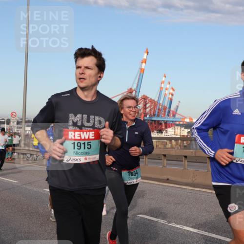 03.10.2024 - Köhlbrandbrückenlauf Matties Gatica Varas http://msf.ph/oto/7219691 03.10.2024 09:41:50 Position 2 45, 5001, 1915, 9, 1654, 1678 meine-sportfotos.de