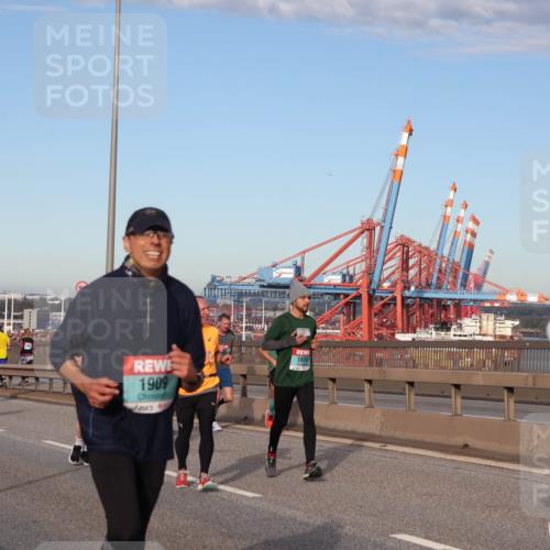 03.10.2024 - Köhlbrandbrückenlauf Matties Gatica Varas http://msf.ph/oto/7219868 03.10.2024 09:41:56 Position 2 500, 1909, 1809, 1605, 19 meine-sportfotos.de