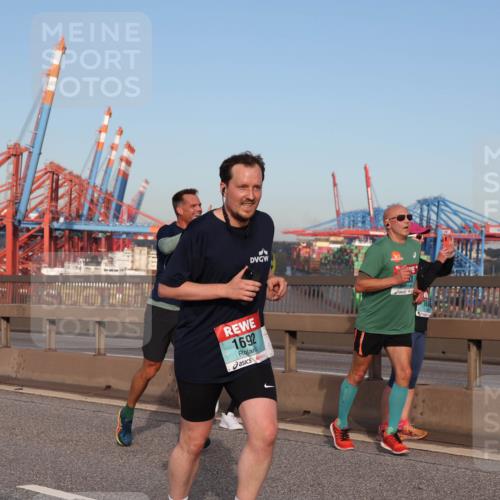 03.10.2024 - Köhlbrandbrückenlauf Matties Gatica Varas http://msf.ph/oto/7219939 03.10.2024 09:42:00 Position 2 1692 meine-sportfotos.de