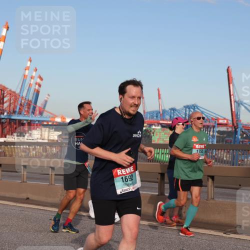 03.10.2024 - Köhlbrandbrückenlauf Matties Gatica Varas http://msf.ph/oto/7219941 03.10.2024 09:42:00 Position 2 1692, 1753 meine-sportfotos.de