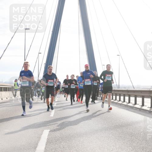 03.10.2024 - Köhlbrandbrückenlauf Jannik Wohlers http://msf.ph/oto/7221788 03.10.2024 09:23:51 Position 1 1701, 1411, 1976, 1412, 1136, 16 meine-sportfotos.de