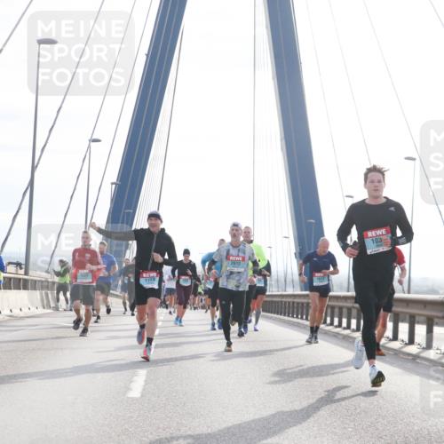 03.10.2024 - Köhlbrandbrückenlauf Jannik Wohlers http://msf.ph/oto/7222231 03.10.2024 09:24:01 Position 1 1523, 1728, 2612, 1613, 103 meine-sportfotos.de