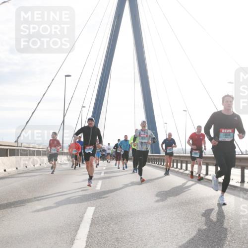 03.10.2024 - Köhlbrandbrückenlauf Jannik Wohlers http://msf.ph/oto/7222307 03.10.2024 09:24:02 Position 1 1025, 2612, 1697, 1036 meine-sportfotos.de