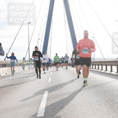 03.10.2024 - Köhlbrandbrückenlauf Jannik Wohlers http://msf.ph/oto/7222450 03.10.2024 09:24:09 Position 1 219, 1848, 1283, 2230 meine-sportfotos.de