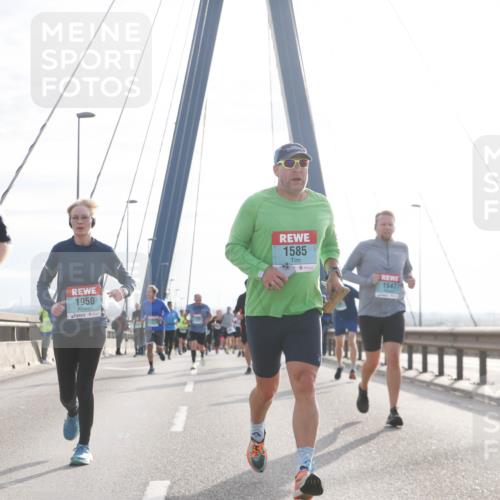 03.10.2024 - Köhlbrandbrückenlauf Jannik Wohlers http://msf.ph/oto/7223404 03.10.2024 09:24:14 Position 1 1409, 1950, 1585, 1547 meine-sportfotos.de