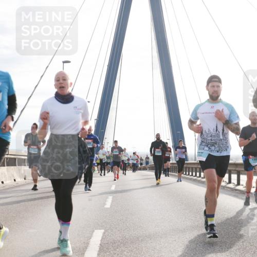 03.10.2024 - Köhlbrandbrückenlauf Jannik Wohlers http://msf.ph/oto/7224623 03.10.2024 09:24:27 Position 1 2127, 1147, 1907, 20 meine-sportfotos.de