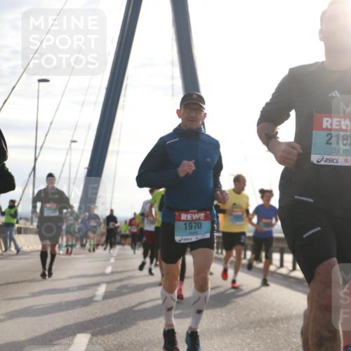 03.10.2024 - Köhlbrandbrückenlauf Jannik Wohlers http://msf.ph/oto/7226132 03.10.2024 09:24:51 Position 1 1970, 2182 meine-sportfotos.de